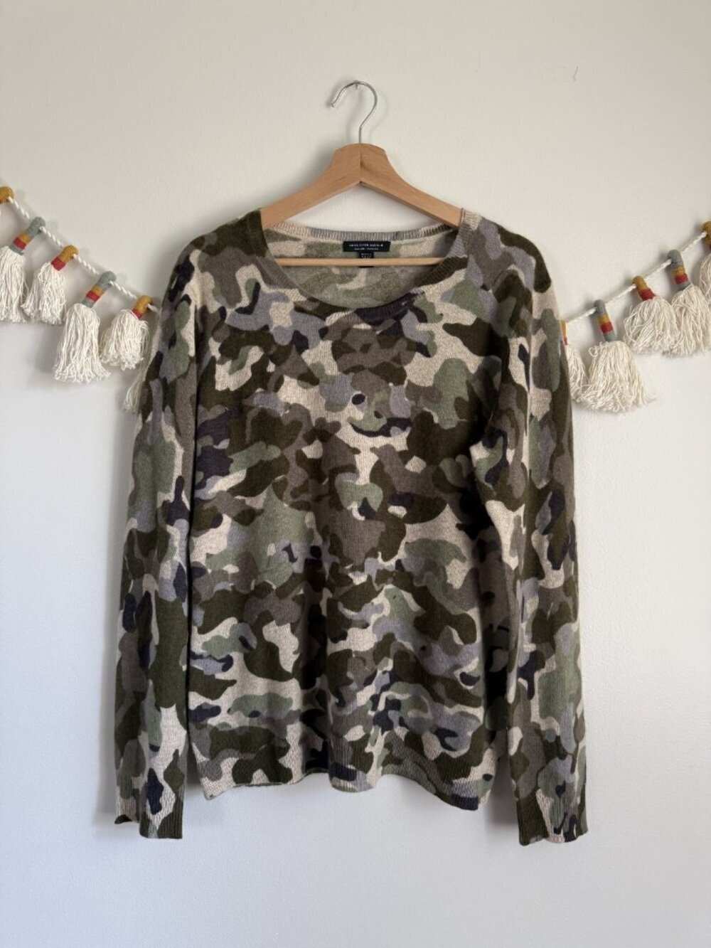 Saks Fifth Avenue 100% Cashmere Camo Crewneck Raglan Sweater Cozy Preppy Layerin